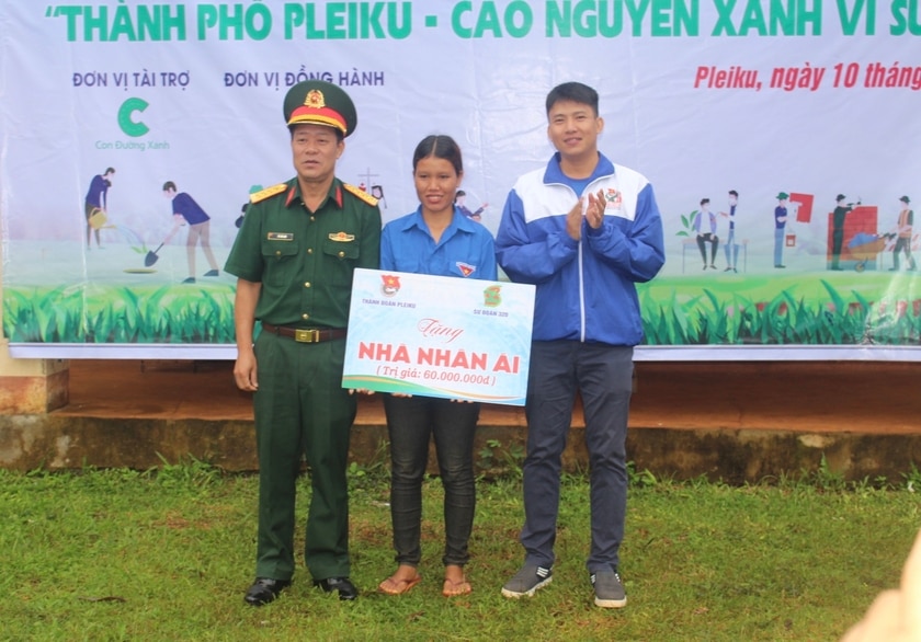 Thành Đoàn Pleiku và Đoàn Thanh niên Công an tỉnh trồng 6.000 cây xanh tại xã Gào ảnh 1